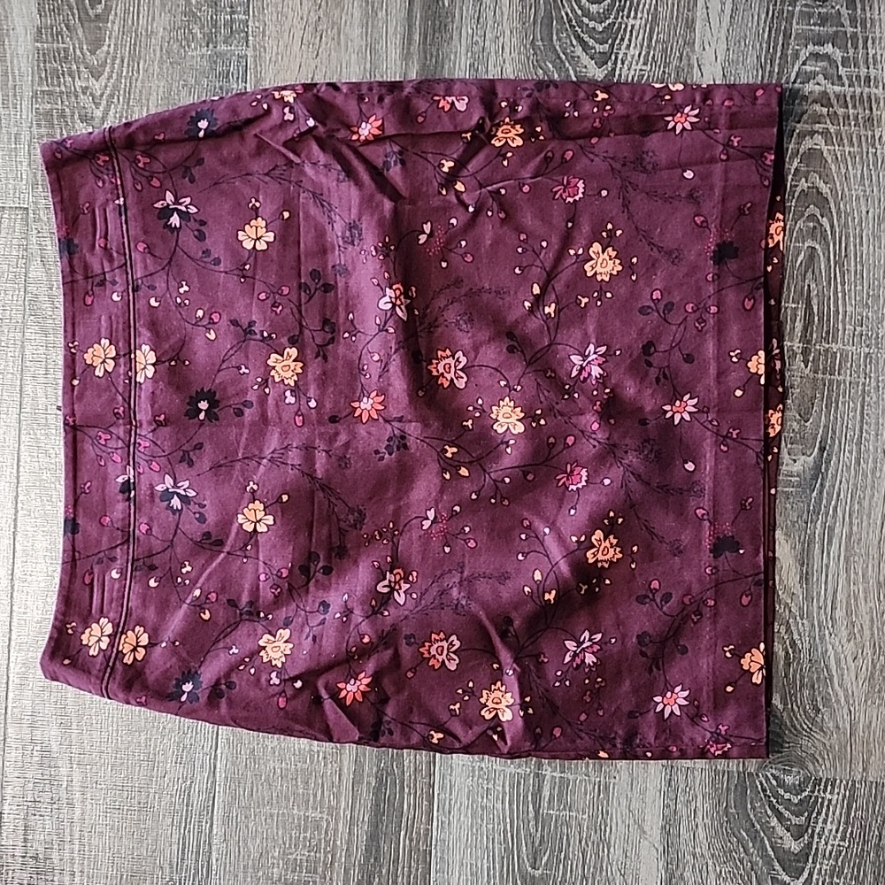 🦇 LOFT Plum Floral Pencil Skirt 🦇